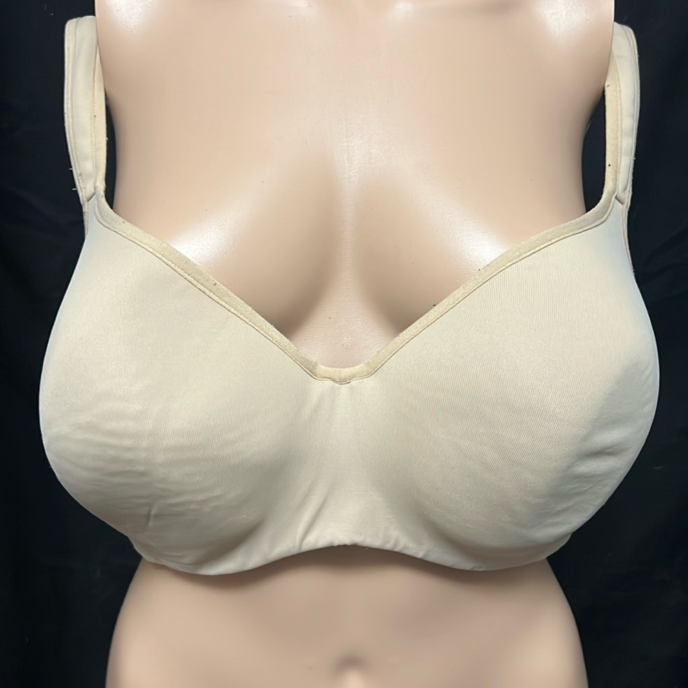 Cacique smooth lightly lined balconette beige bra size 42DD back closure